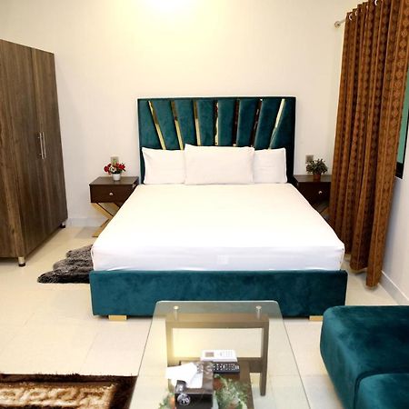 Royalton Inn Hotel - Gulberg Лахор Екстериор снимка