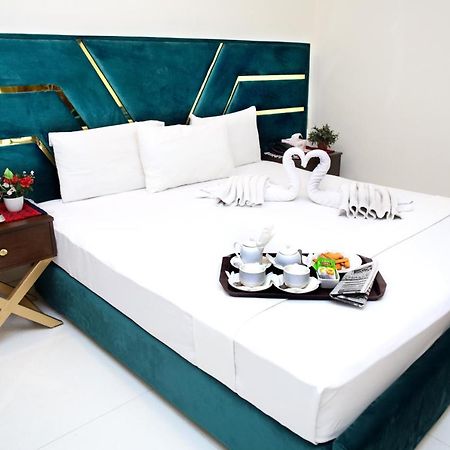Royalton Inn Hotel - Gulberg Лахор Екстериор снимка