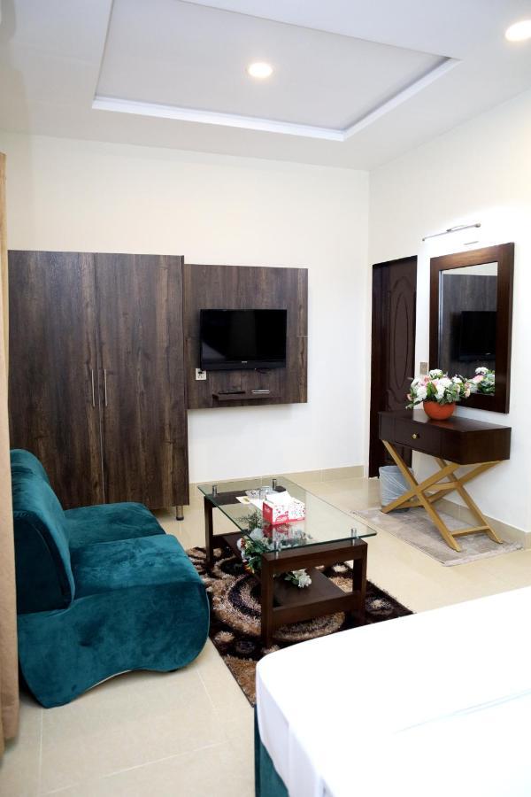 Royalton Inn Hotel - Gulberg Лахор Екстериор снимка