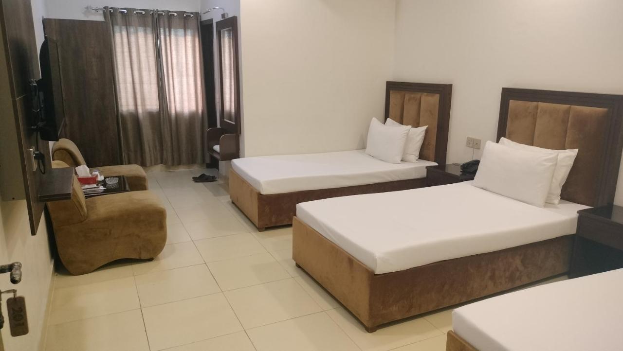 Royalton Inn Hotel - Gulberg Лахор Екстериор снимка
