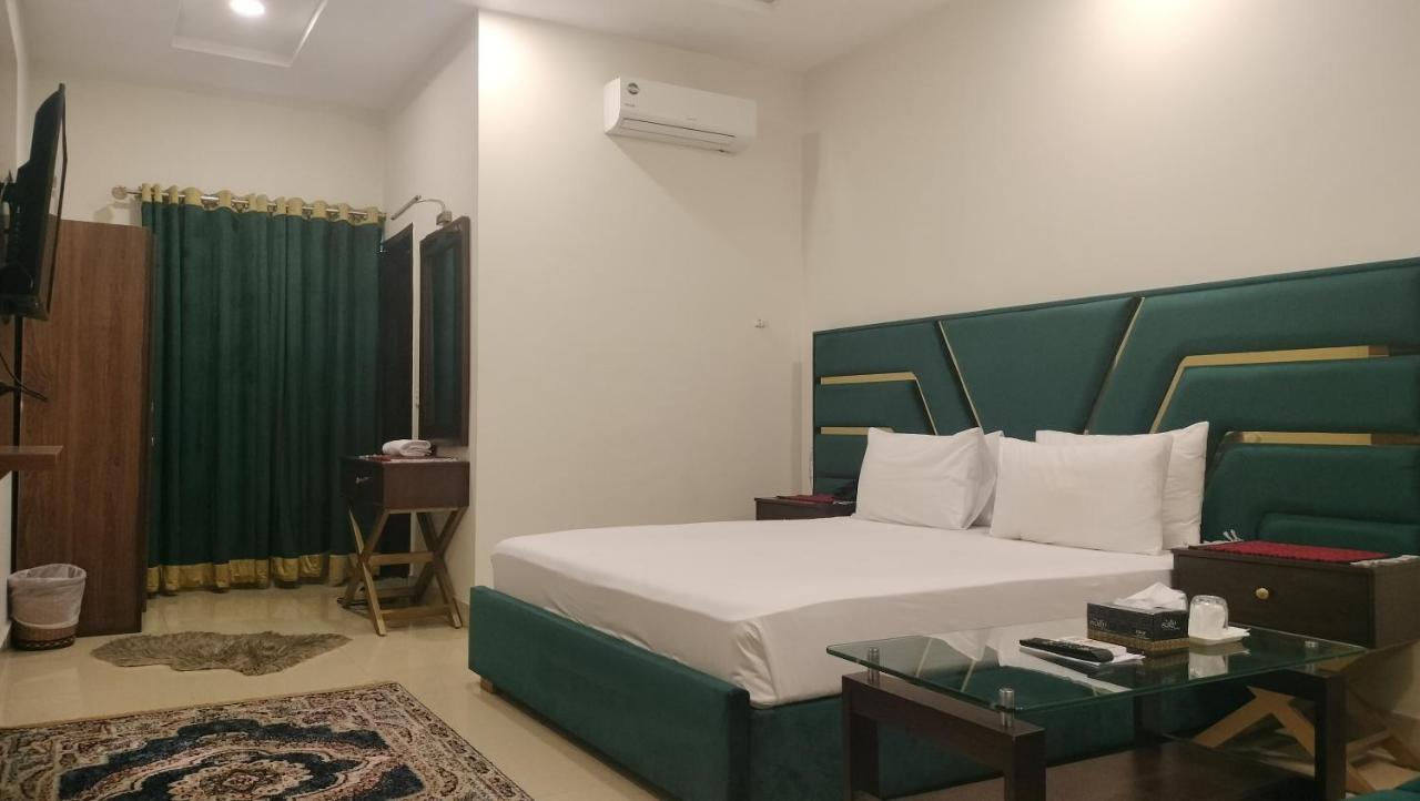 Royalton Inn Hotel - Gulberg Лахор Екстериор снимка