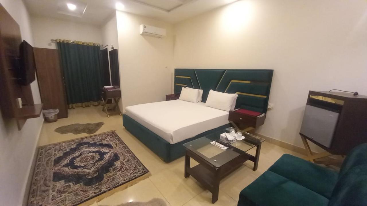 Royalton Inn Hotel - Gulberg Лахор Екстериор снимка