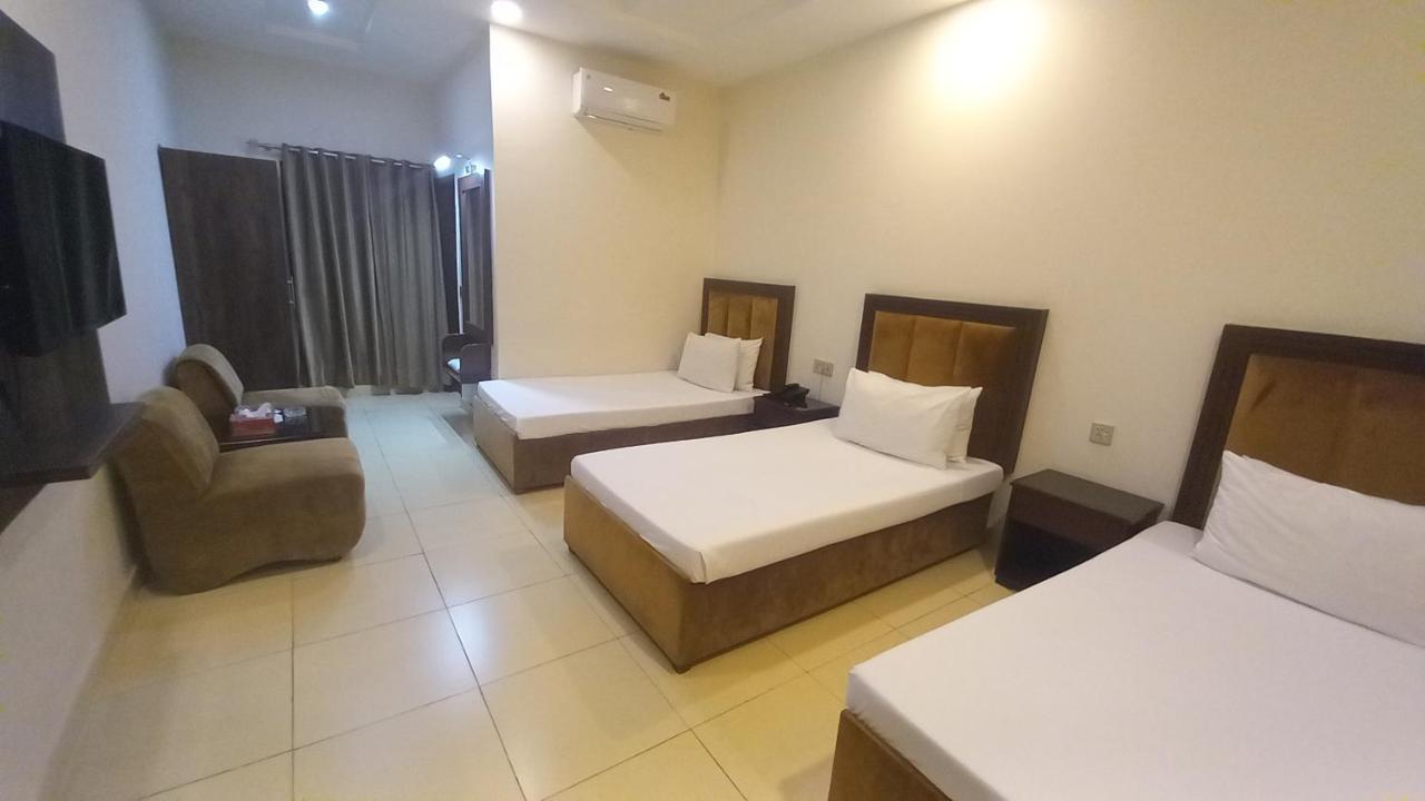 Royalton Inn Hotel - Gulberg Лахор Екстериор снимка